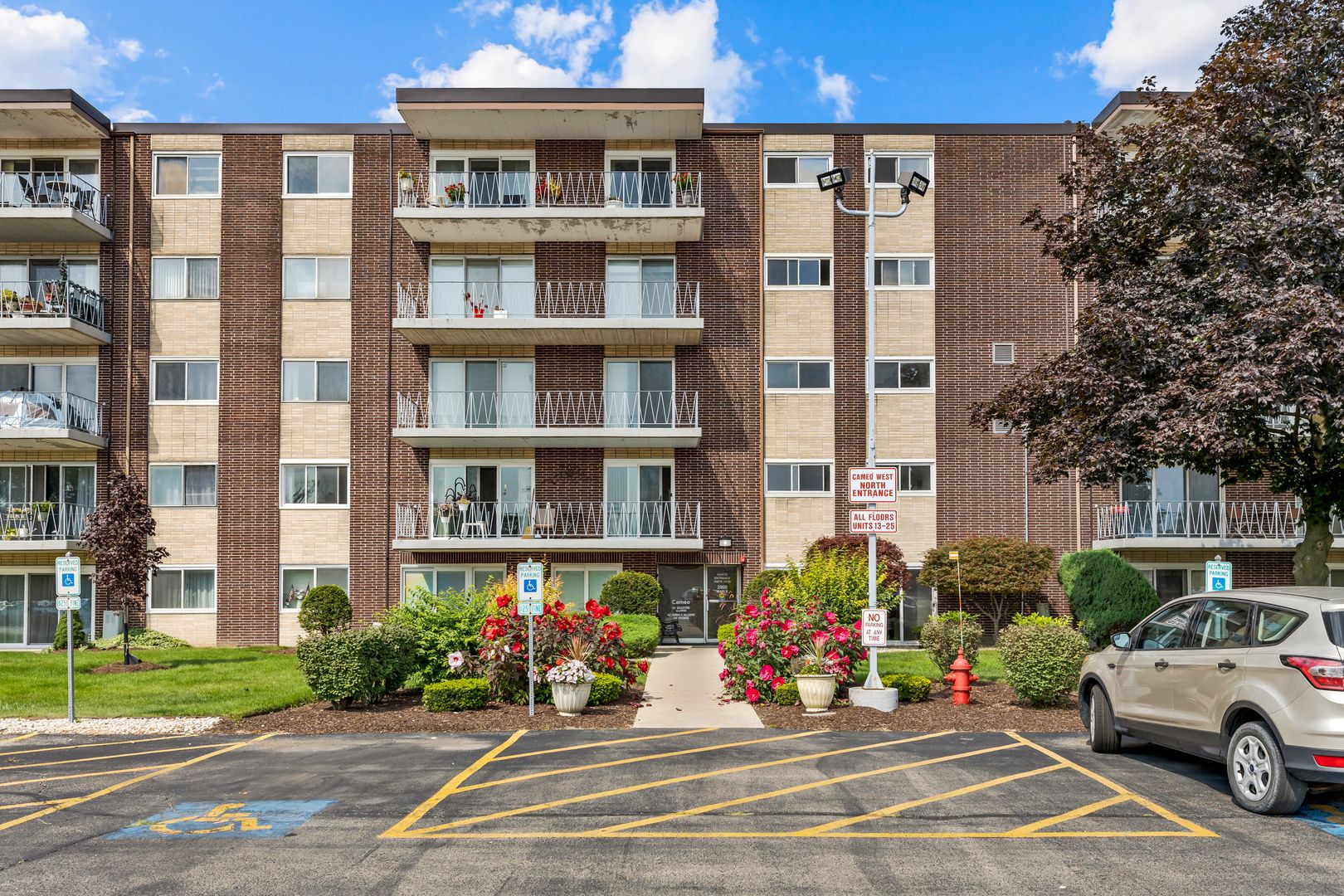 2900 Maple Avenue #17E — Downers Grove, IL 60515