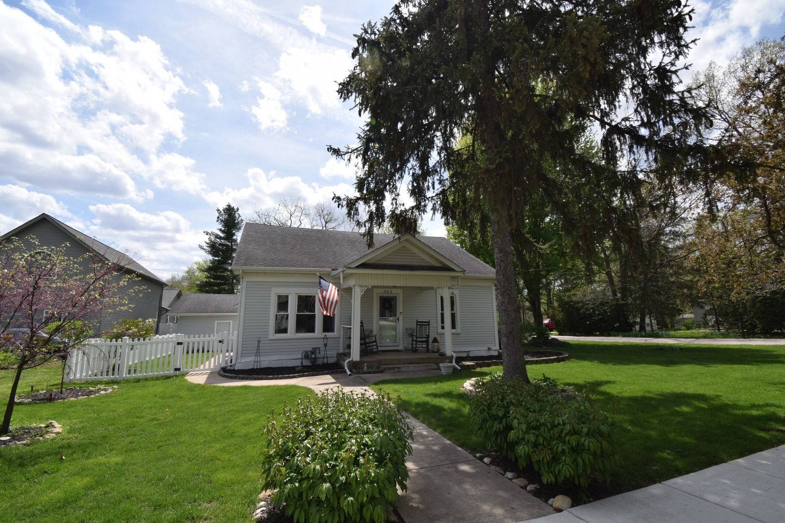 302 E Main Street — Yorkville, IL 60560