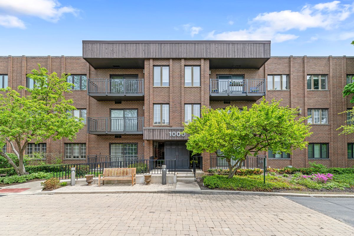 1000 Deerfield Road, Highland Park, IL 60035