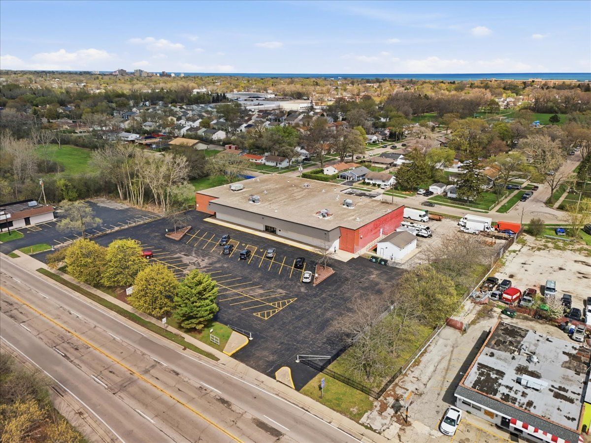 1301 S Lewis Avenue — Waukegan, IL 60085