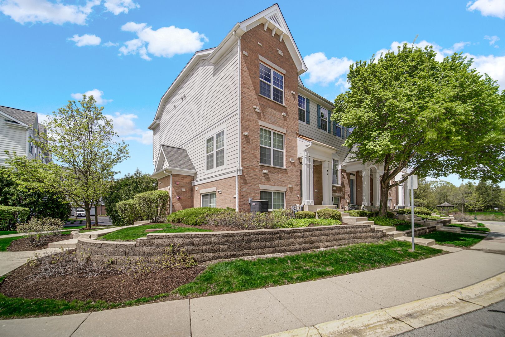 82 Arcadia Lane — Lake Zurich, IL 60047