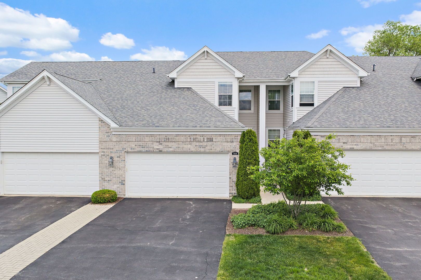 9104 FALCON GREENS Drive — Lakewood, IL 60014