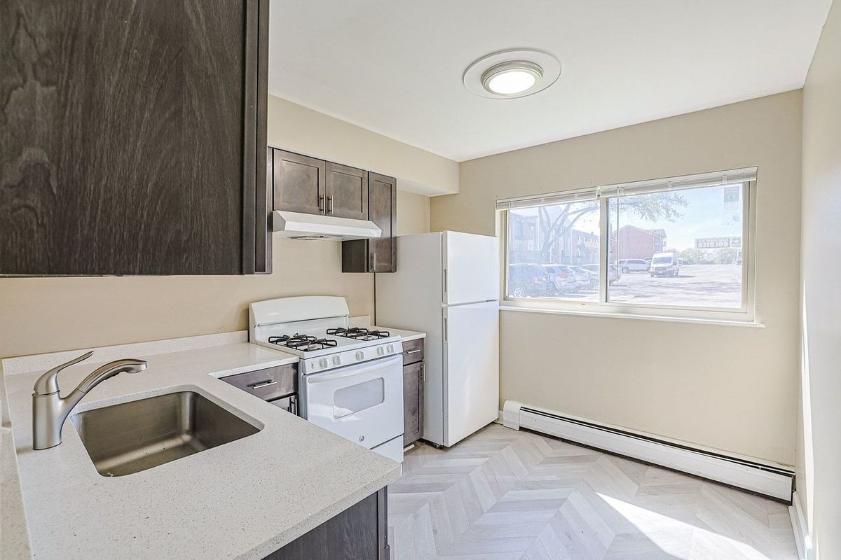 673 E Fullerton Avenue #105, Glendale Heights, IL 60139