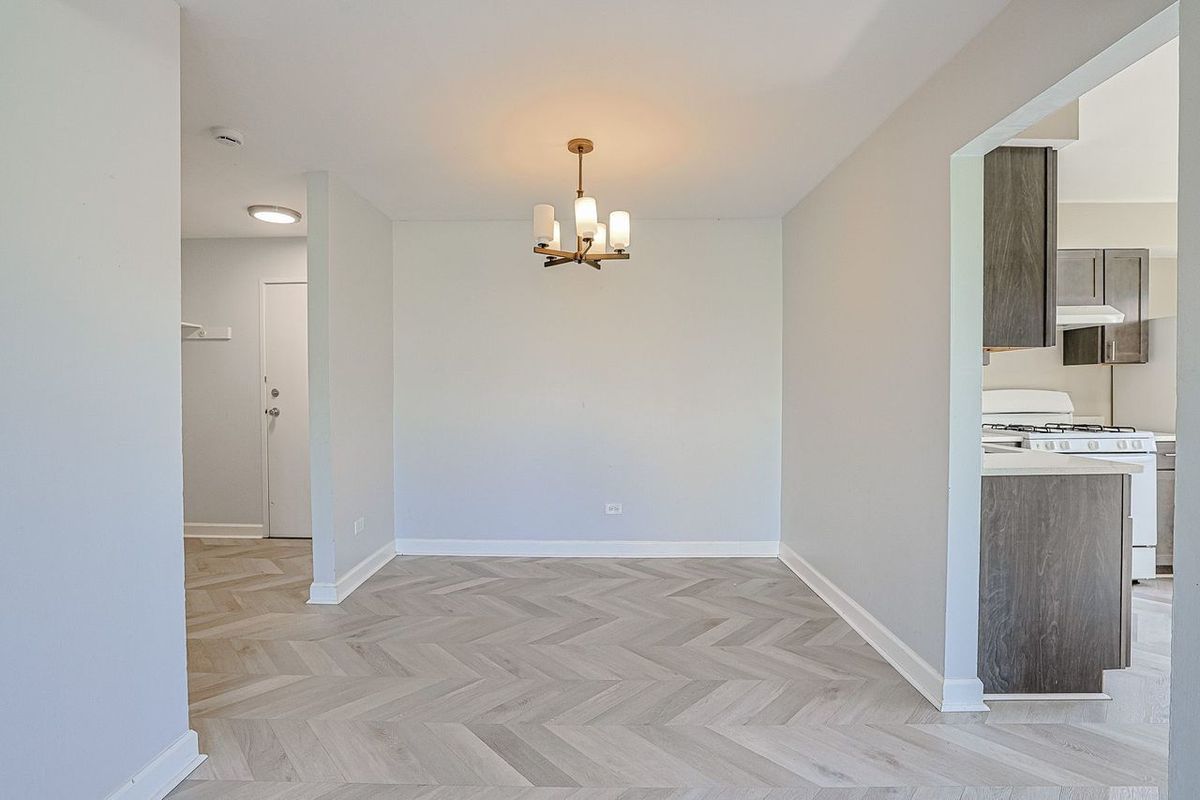 673 E Fullerton Avenue #105, Glendale Heights, IL 60139