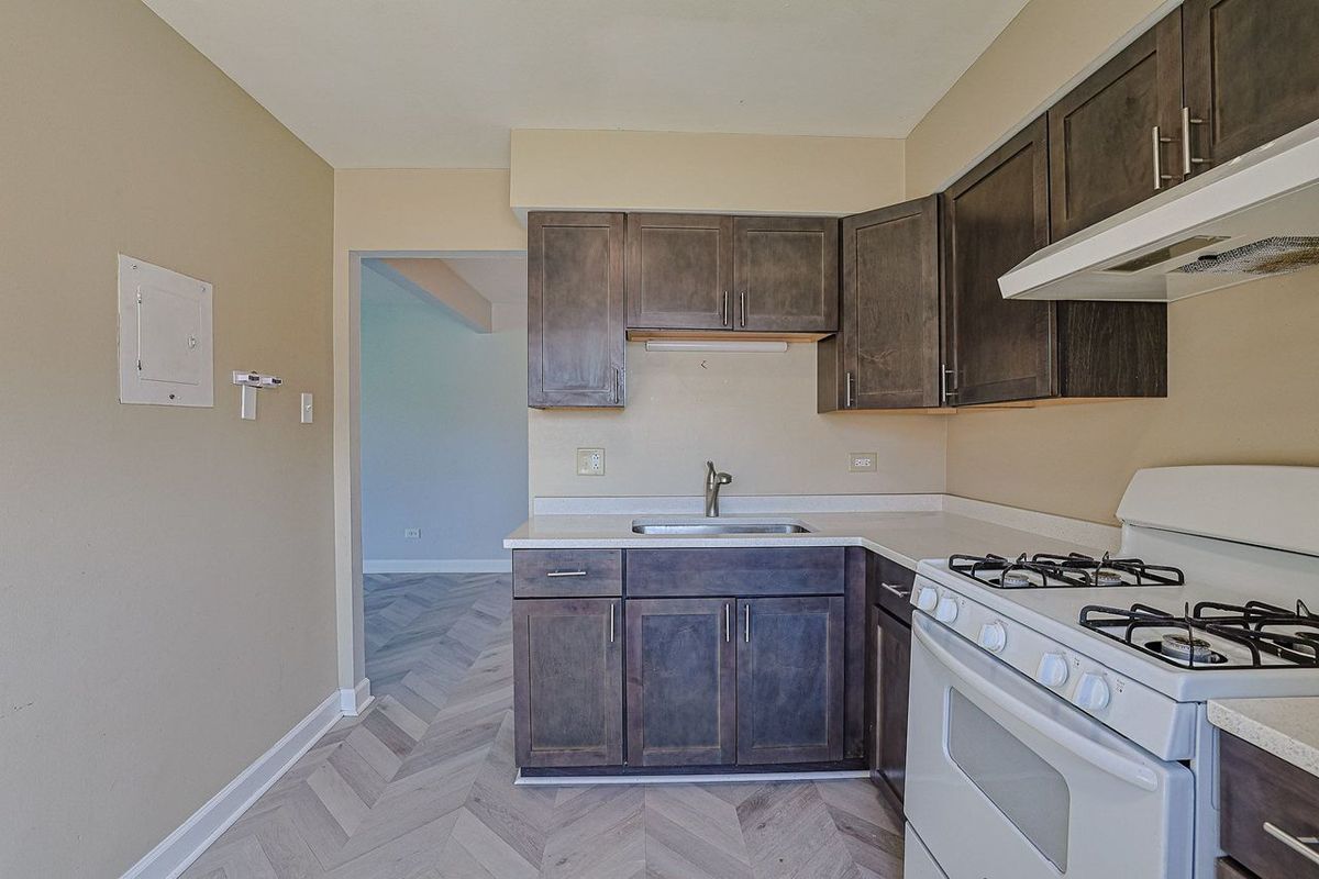 673 E Fullerton Avenue #105, Glendale Heights, IL 60139