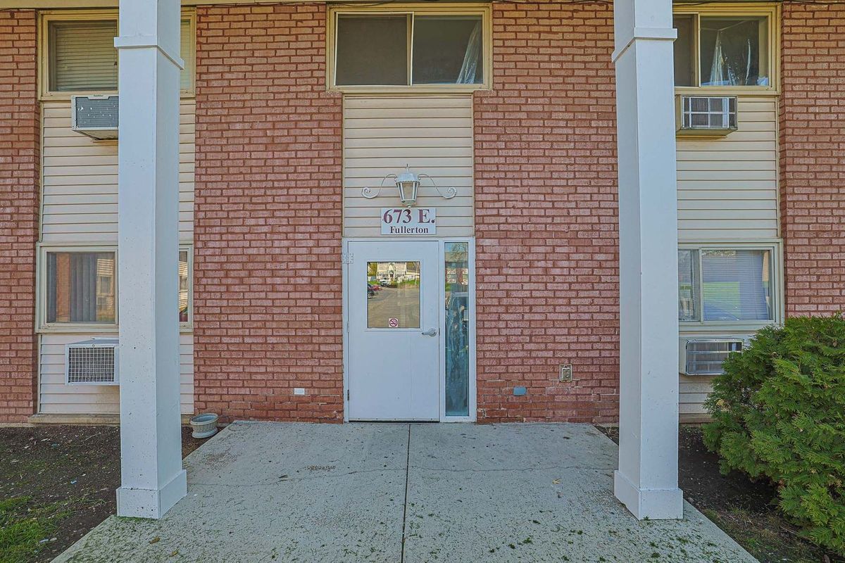 673 E Fullerton Avenue #105, Glendale Heights, IL 60139