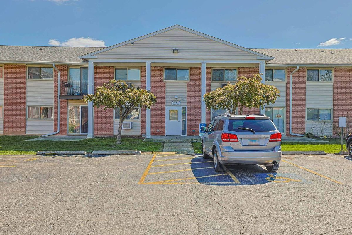 673 Fullerton Avenue, Glendale Heights, IL 60139