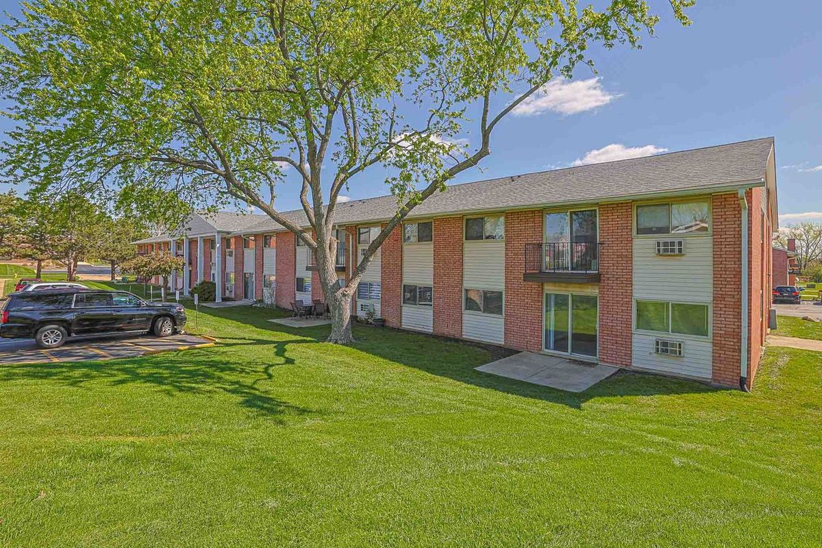 673 E Fullerton Avenue #105, Glendale Heights, IL 60139