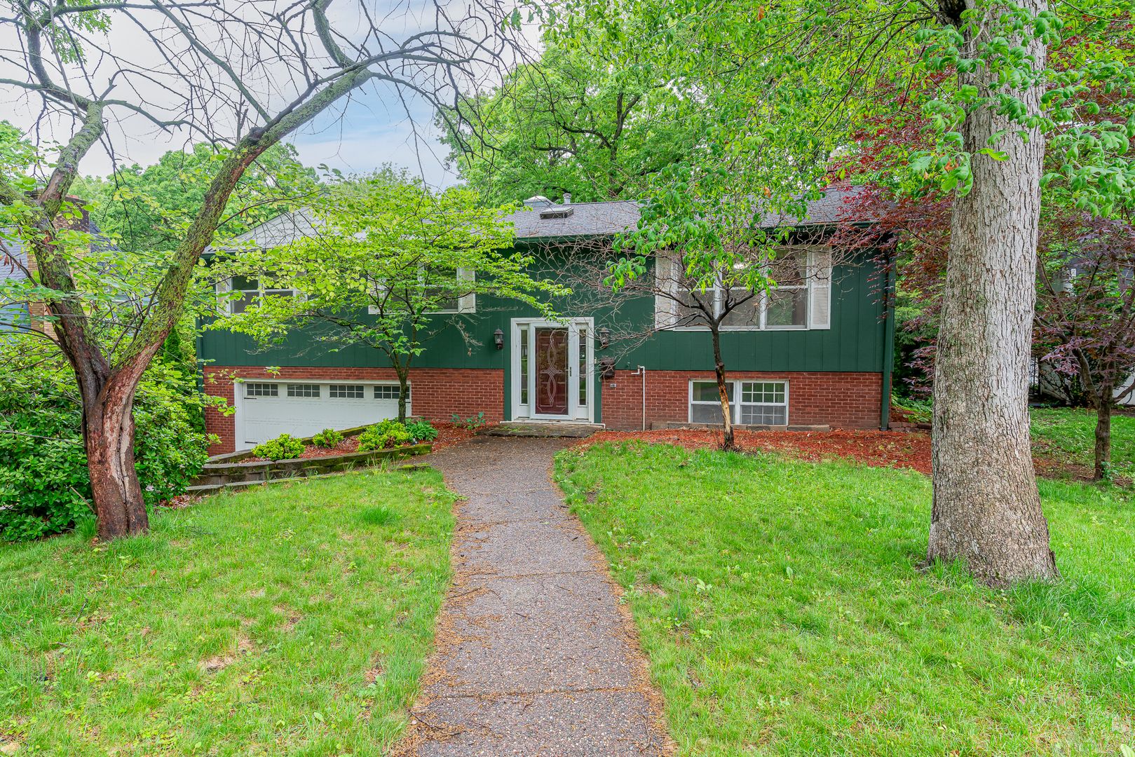10 WOODLEY Road — Rock Island, IL 61201
