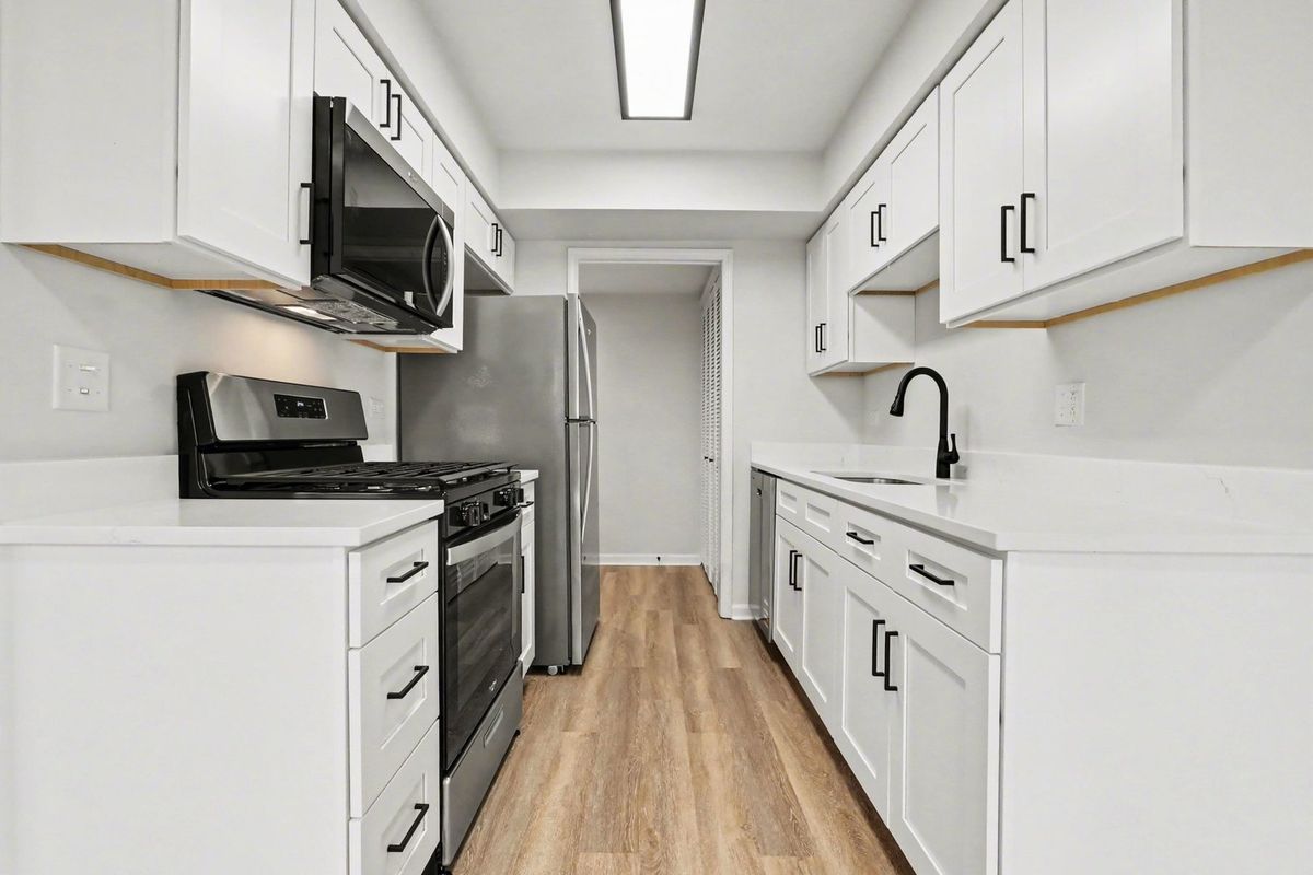 1895 Hickory Lane, Glendale Heights, IL 60139