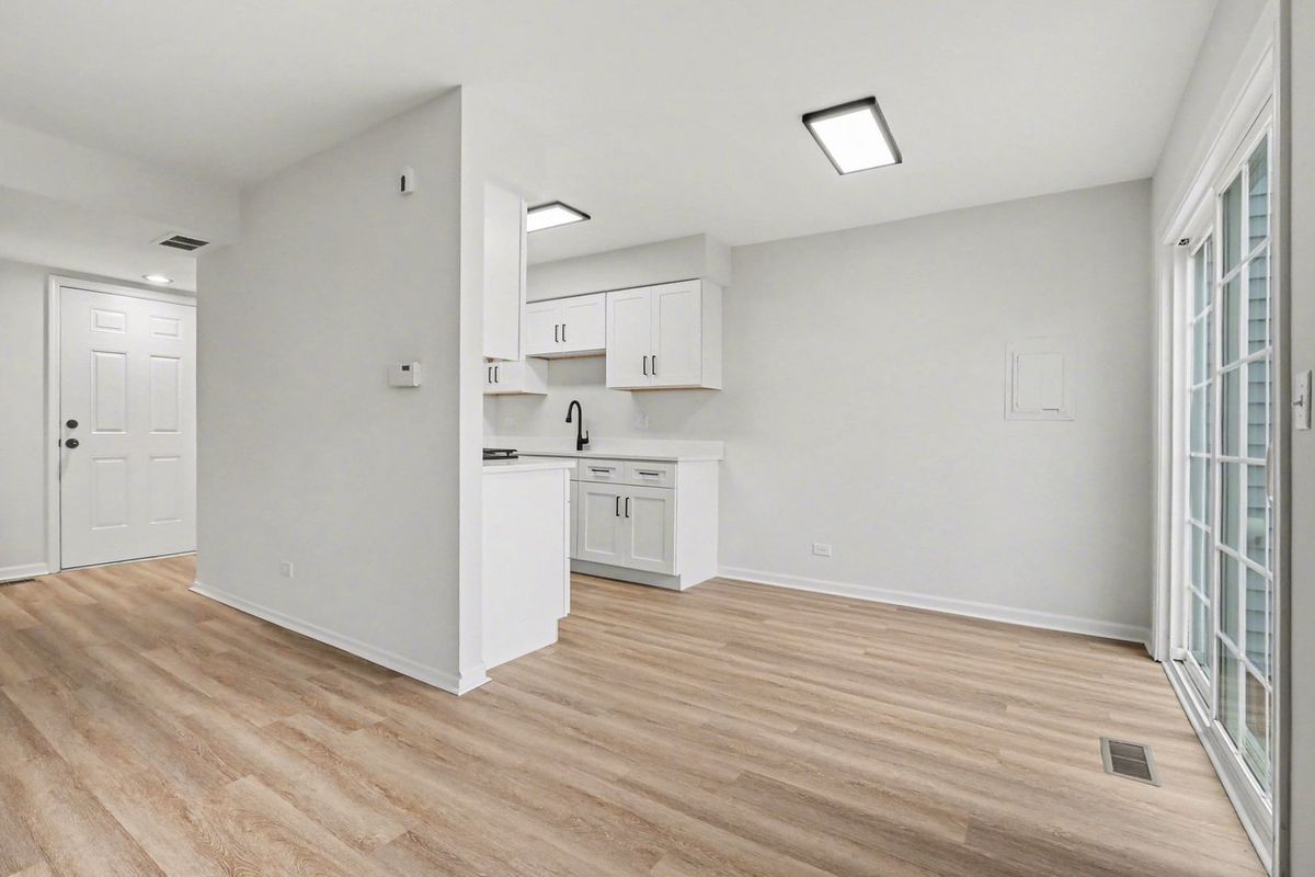 1895 Hickory Lane, Glendale Heights, IL 60139