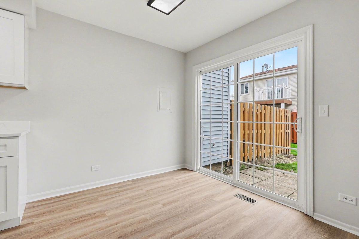 1895 Hickory Lane, Glendale Heights, IL 60139