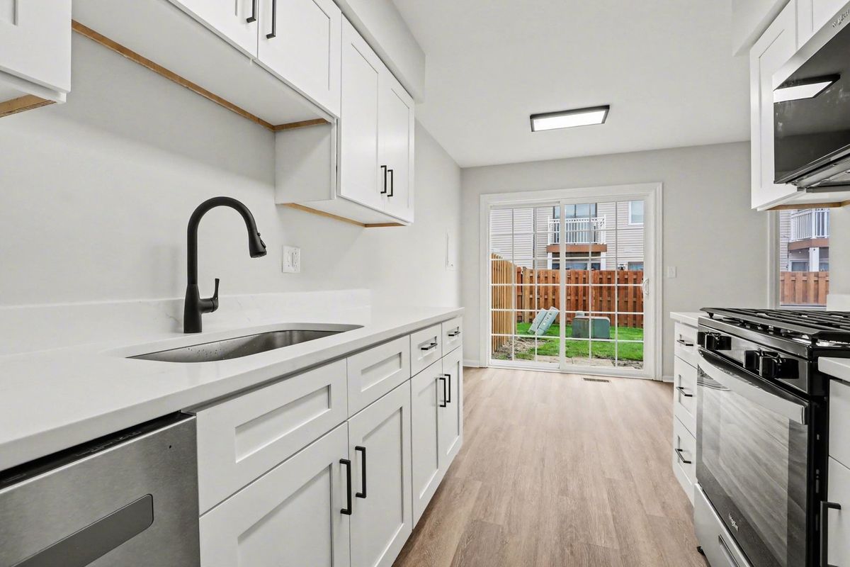 1895 Hickory Lane, Glendale Heights, IL 60139