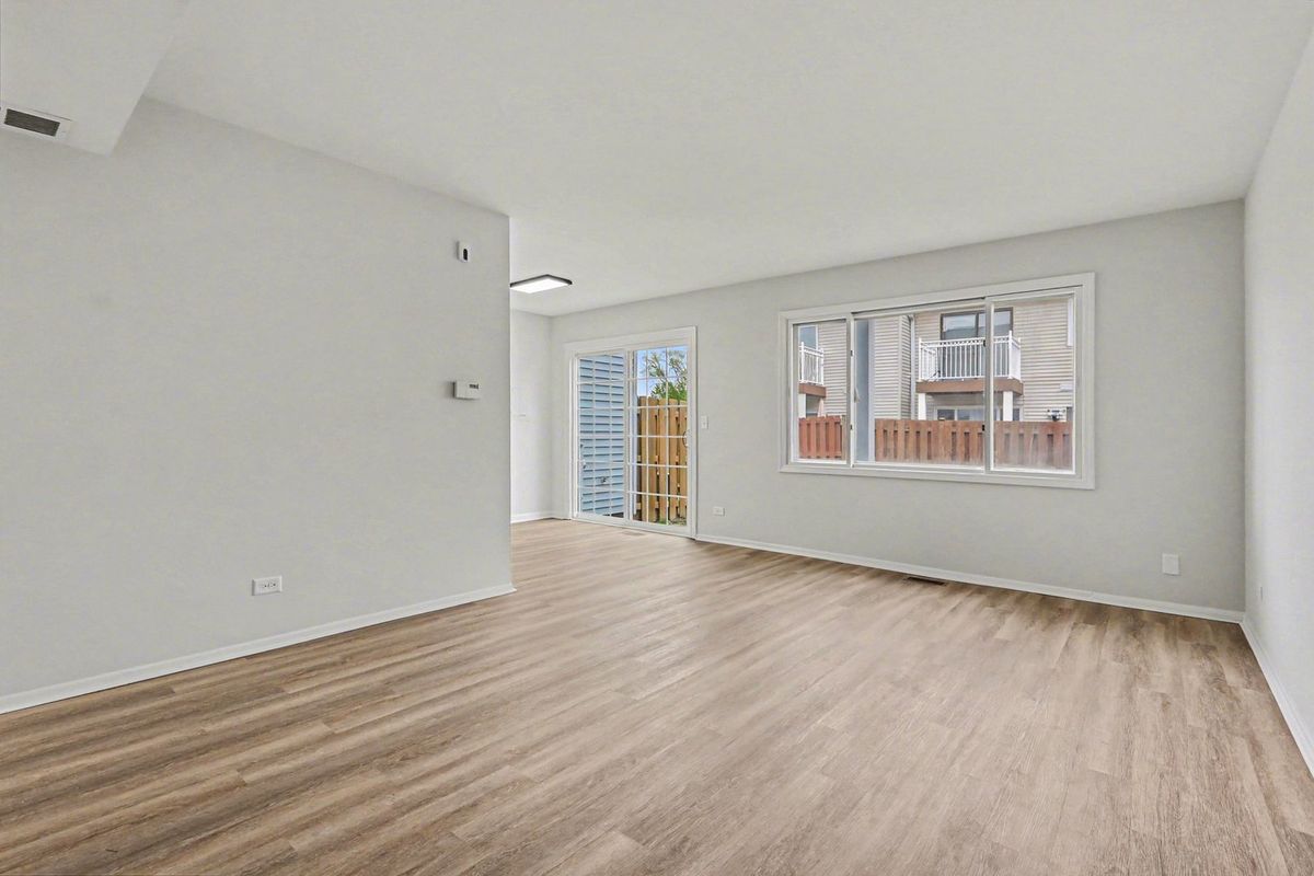 1895 Hickory Lane, Glendale Heights, IL 60139