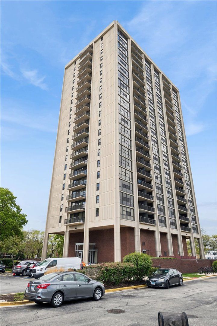 2901 S Michigan Avenue #1010 — Chicago, IL 60616