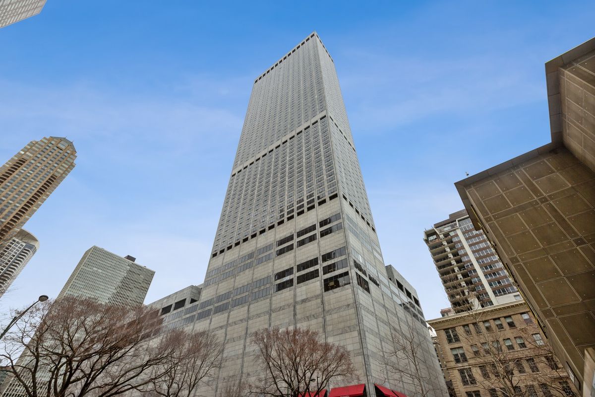 180 Pearson Street, Chicago, IL 60611