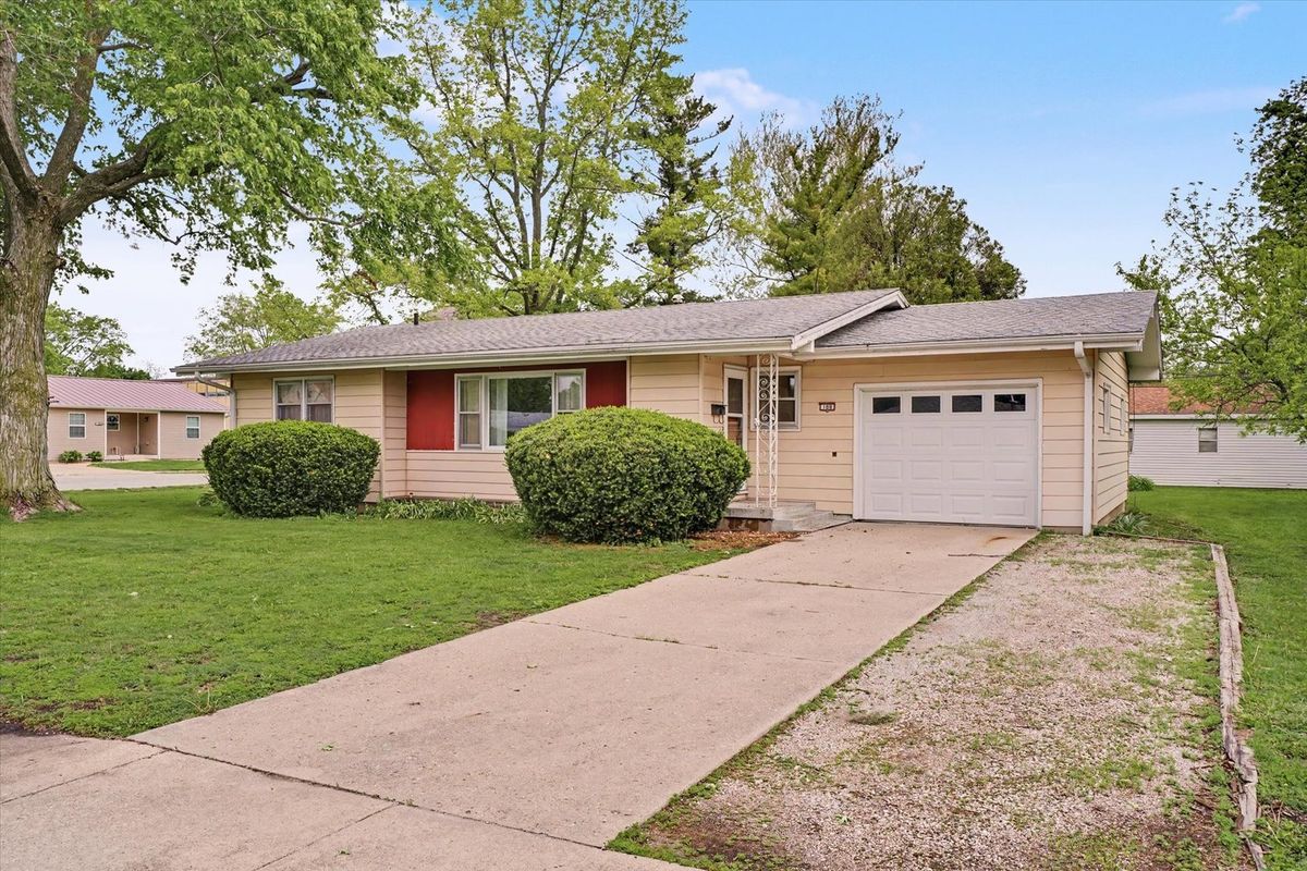 180 Walnut Street, Argenta, IL 62501