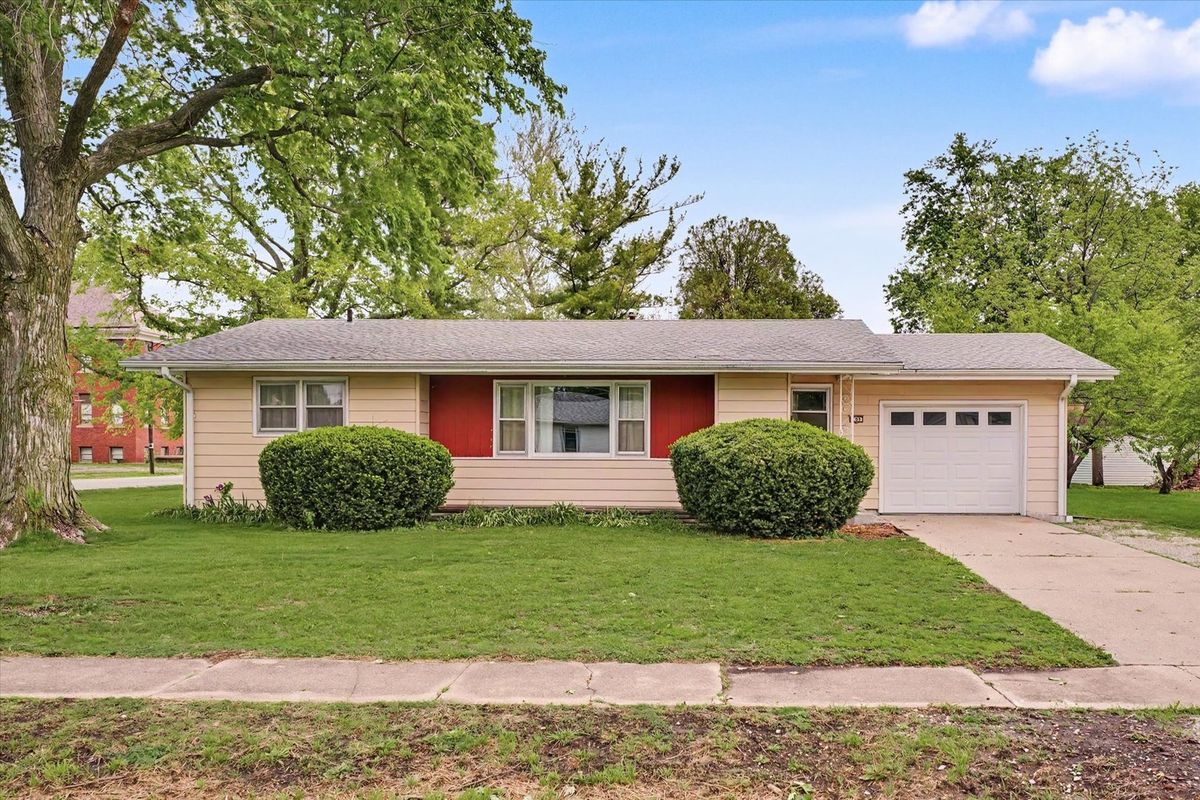 180 Walnut Street, Argenta, IL 62501