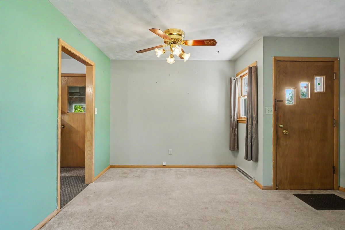 180 Walnut Street, Argenta, IL 62501