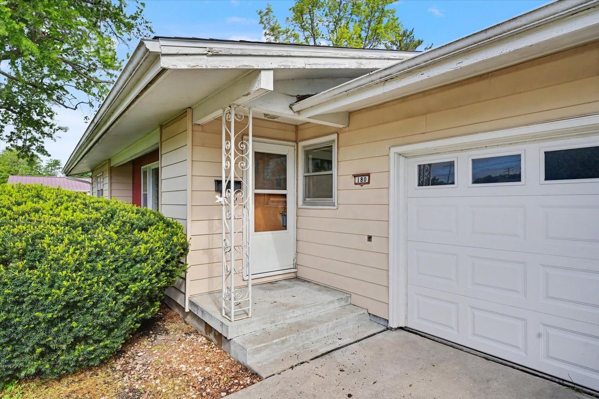 180 Walnut Street, Argenta, IL 62501