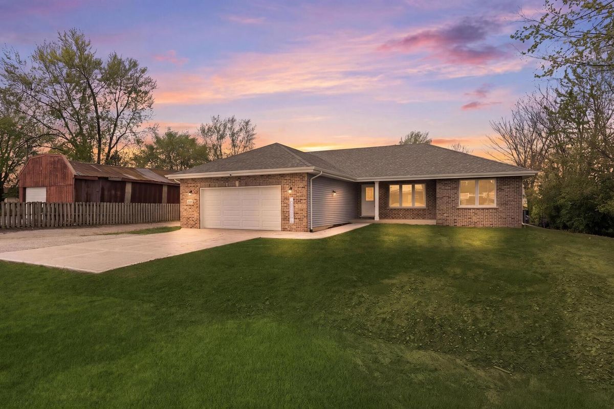 1220 Dixie Highway, Beecher, IL 60401