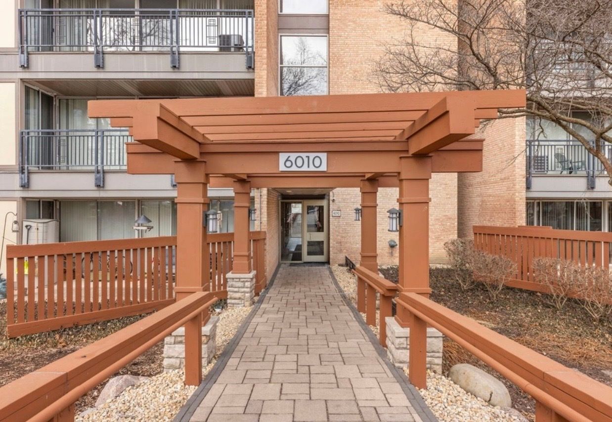 6010 Oakwood Drive #5E — Lisle, IL 60532