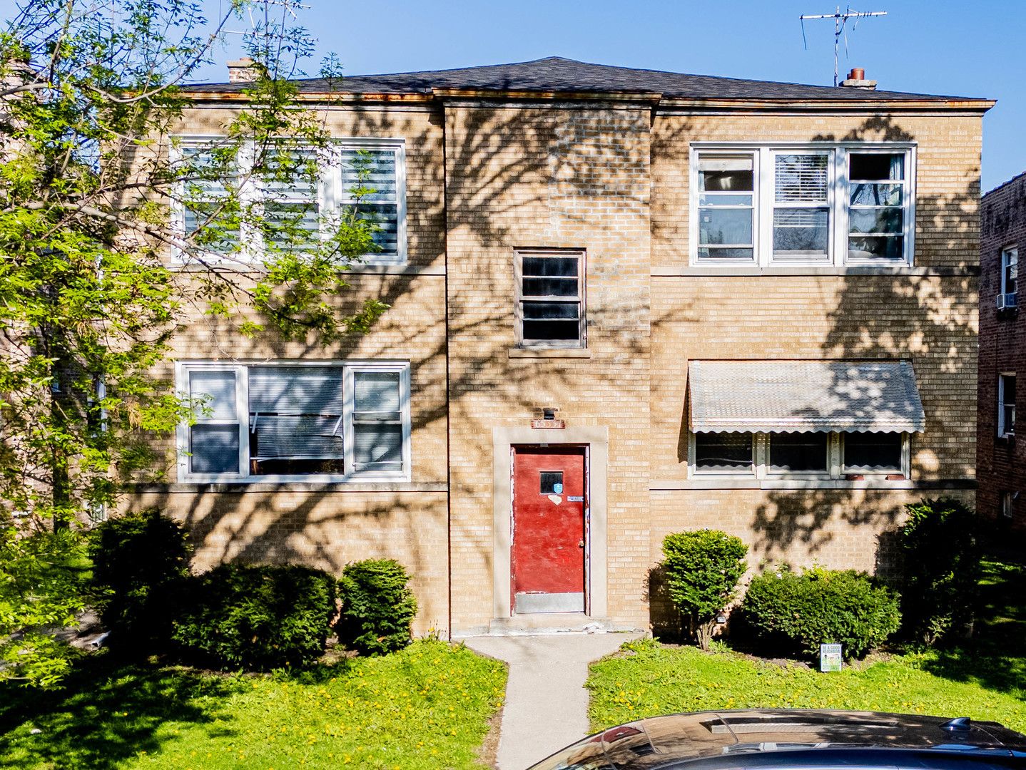 6531 N Hoyne Avenue #2S — Chicago, IL 60645