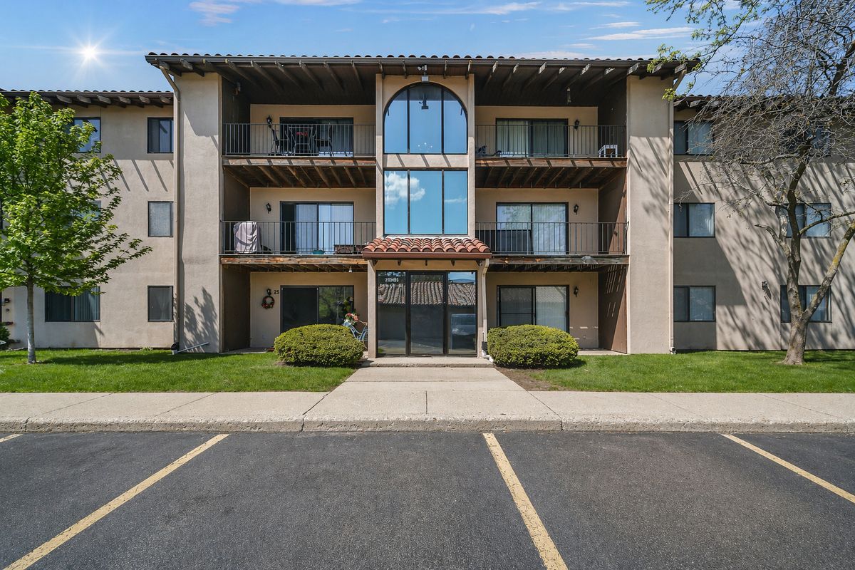21W581 North Avenue, Lombard, IL 60148