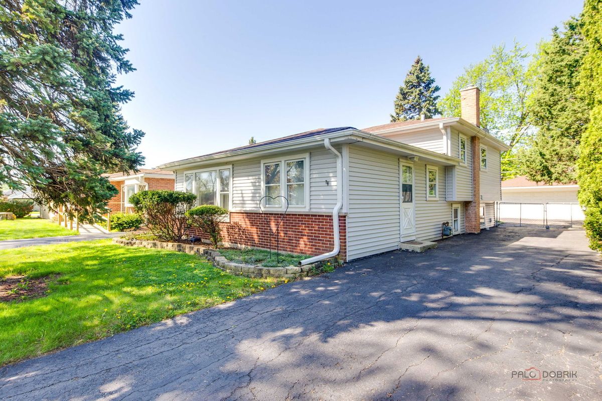 338 Ash Avenue, Wood Dale, IL 60191