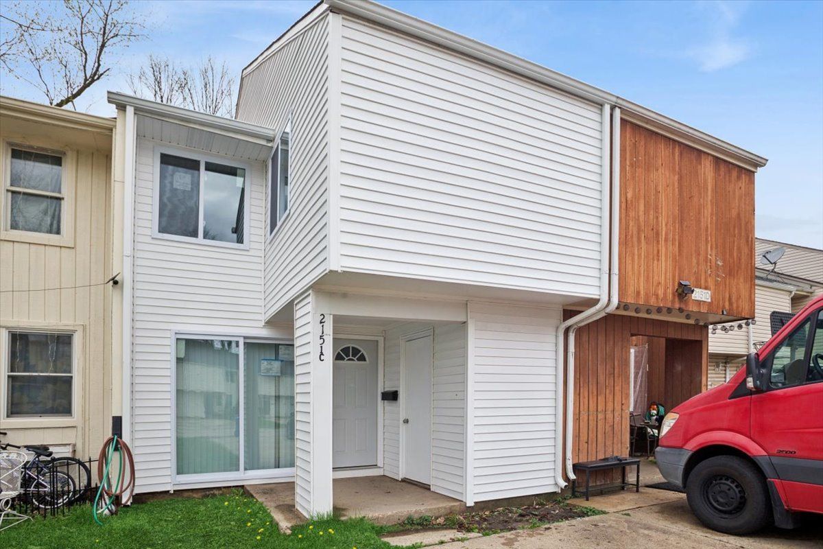 2151 Morningside Lane #C — Carpentersville, IL 60110