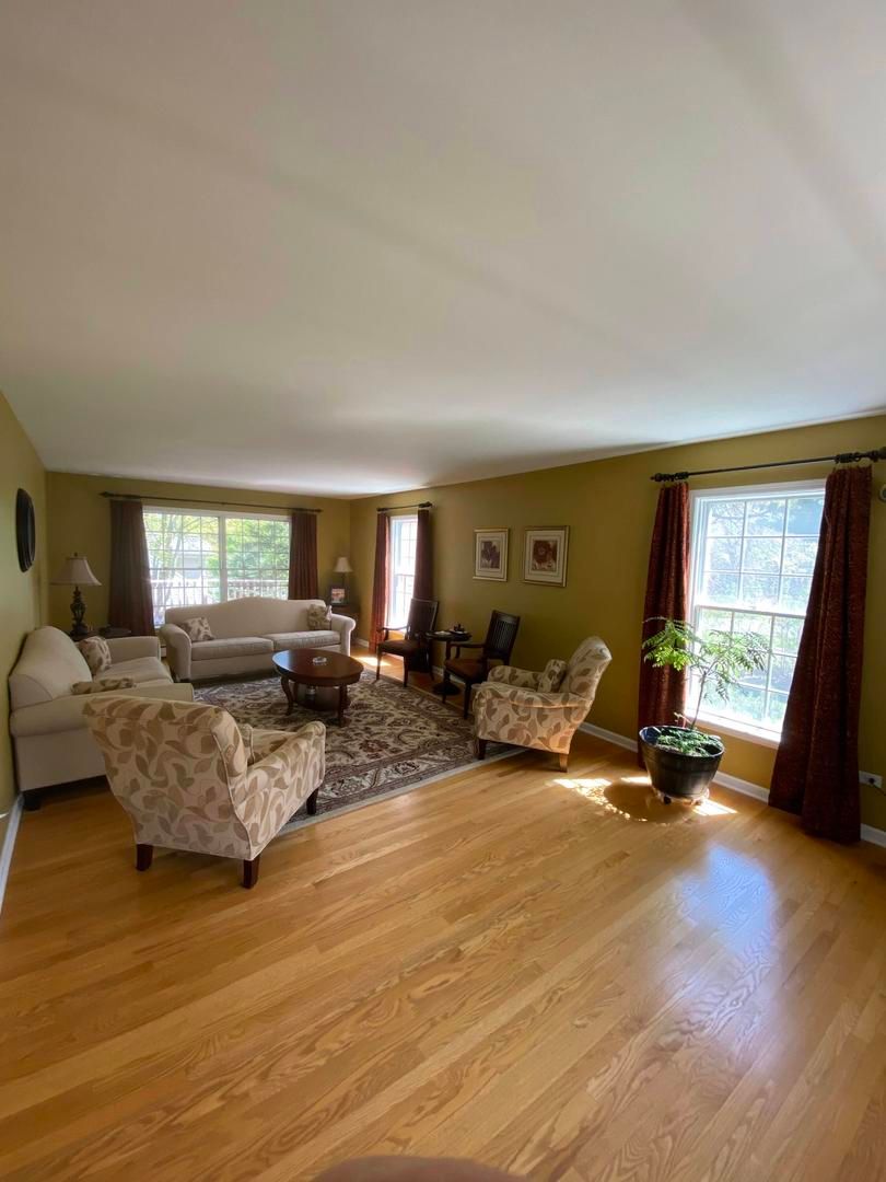 357 Roberts Road, Inverness, IL 60010