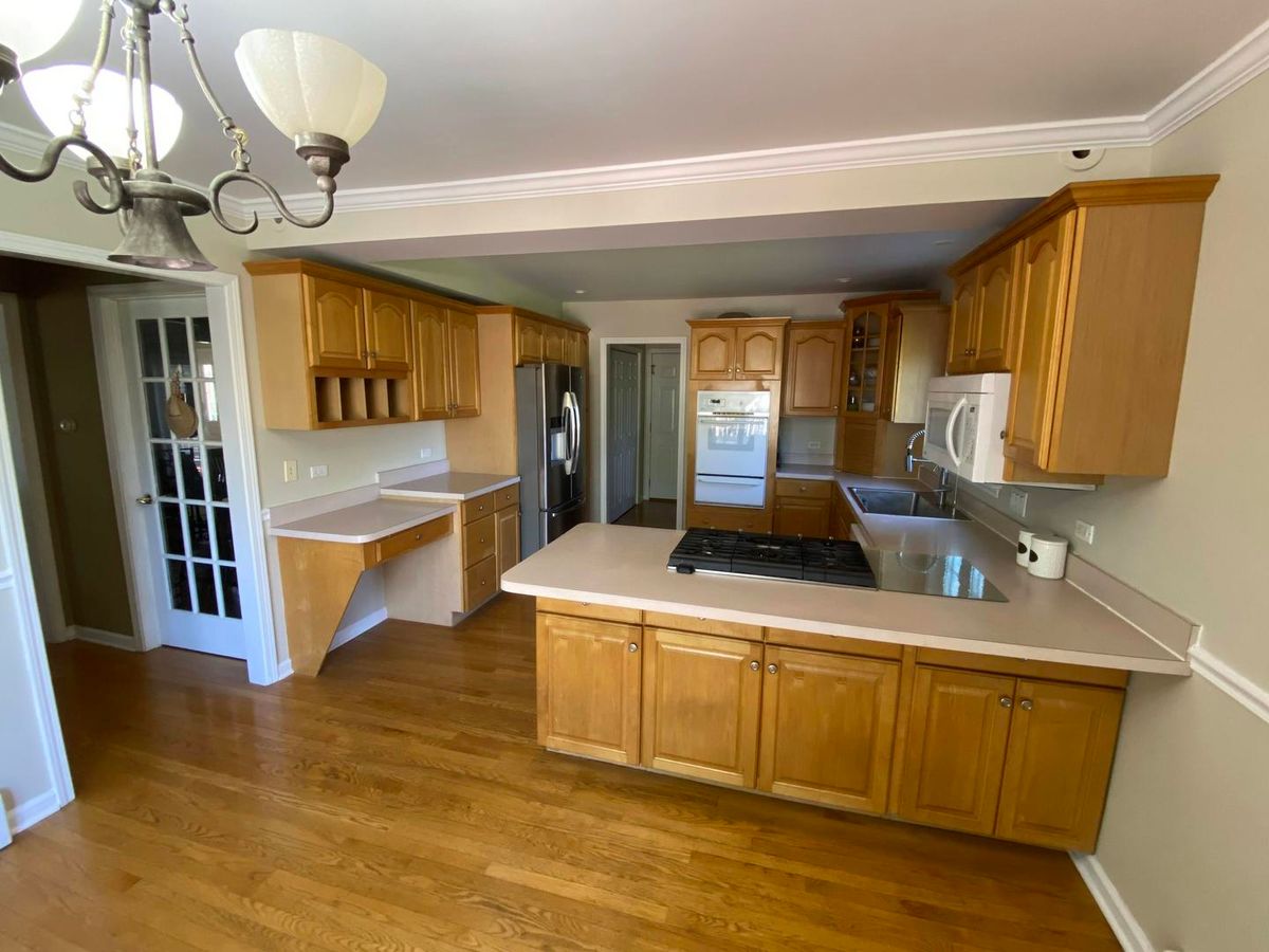 357 Roberts Road, Inverness, IL 60010
