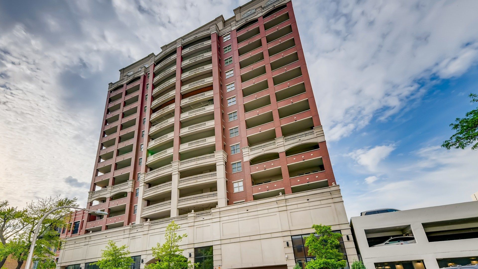 828 W GRACE Street #502 — Chicago, IL 60613