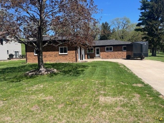 4065 Pinebrook Lane, Bettendorf, IA 52722