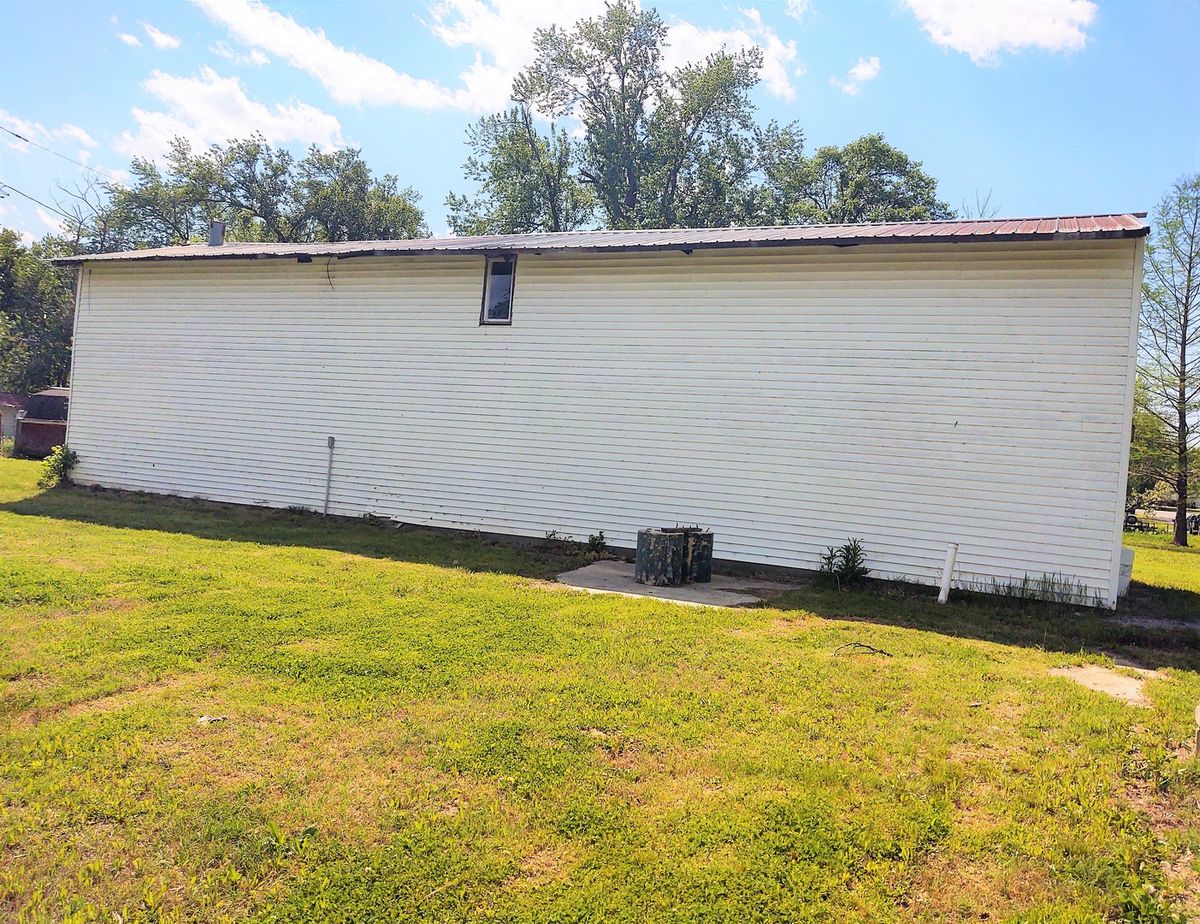 288 E Illinois Avenue, Shawneetown, IL 62984