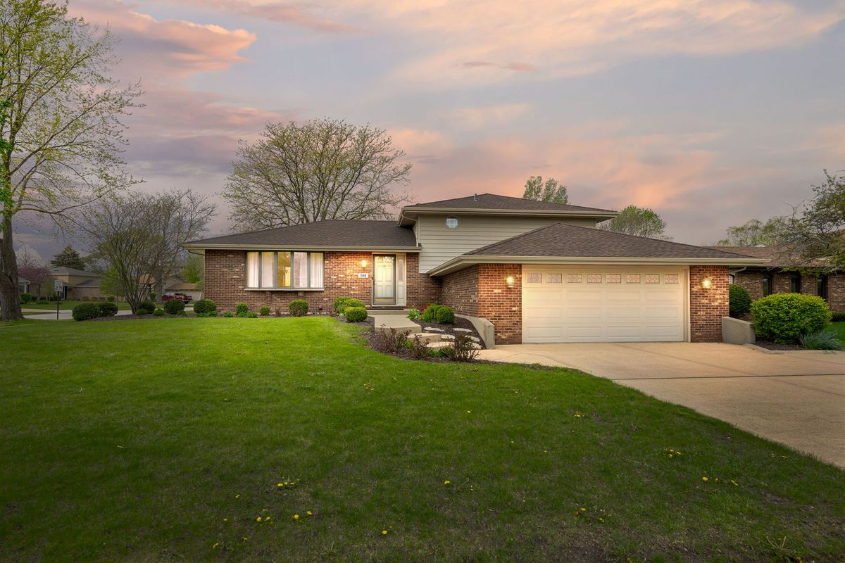 301 Greenfield Road, Shorewood, IL 60404