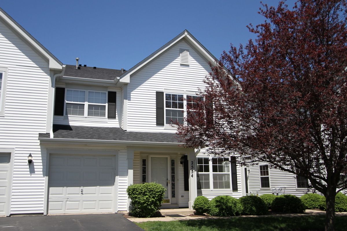 2554 Dickens Drive — Aurora, IL 60503