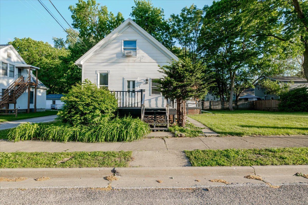 605 E Empire Street — Bloomington, IL 61701