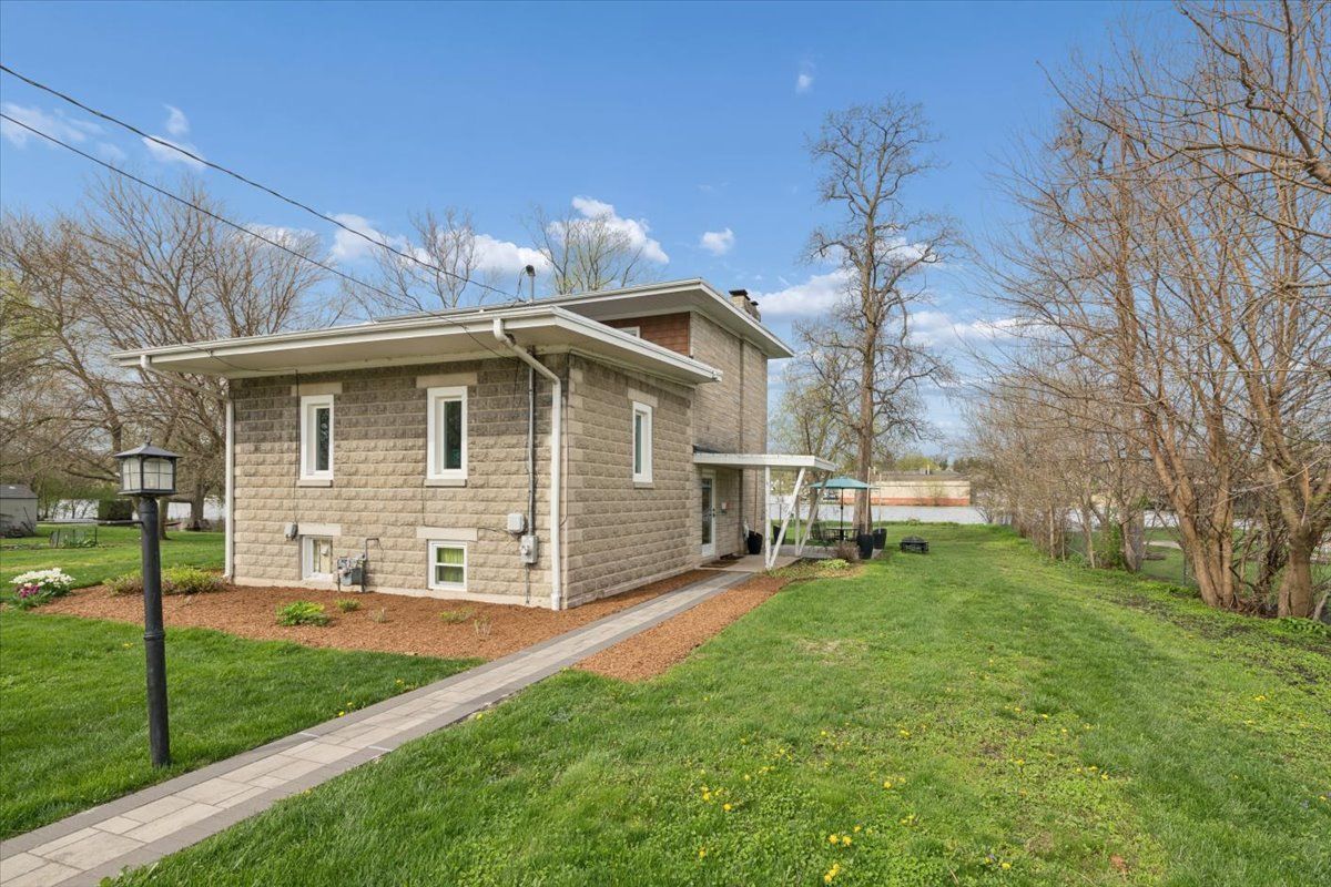 34 S River Street — South Elgin, IL 60177