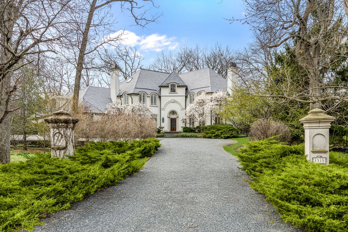 1315 Abington Cambs Drive, Lake Forest, IL 60045