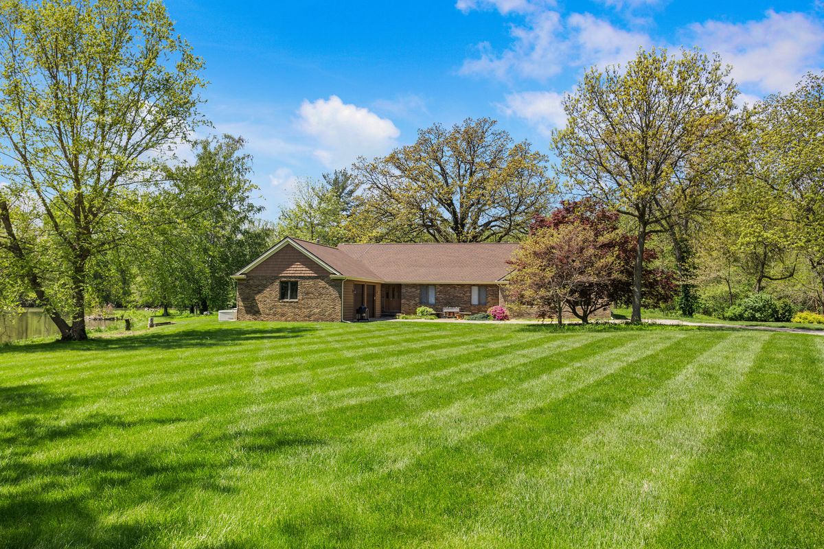 3262 Greenwood Drive, Dewey, IL 61840