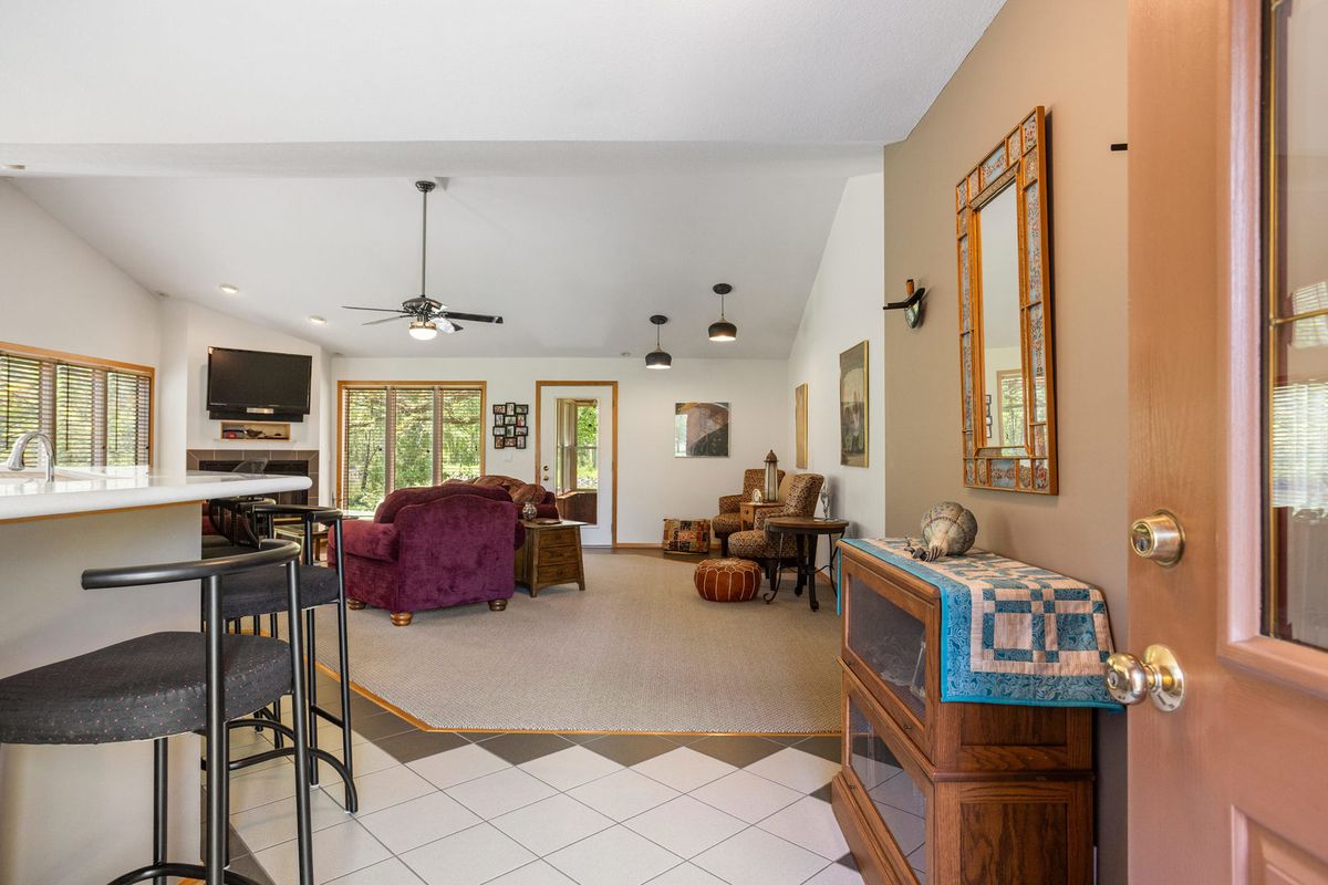 3262 Greenwood Drive, Dewey, IL 61840