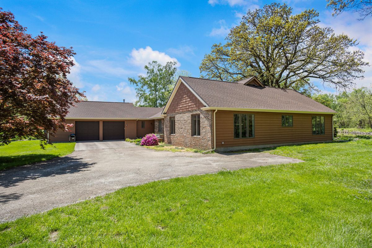 3262 Greenwood Drive, Dewey, IL 61840