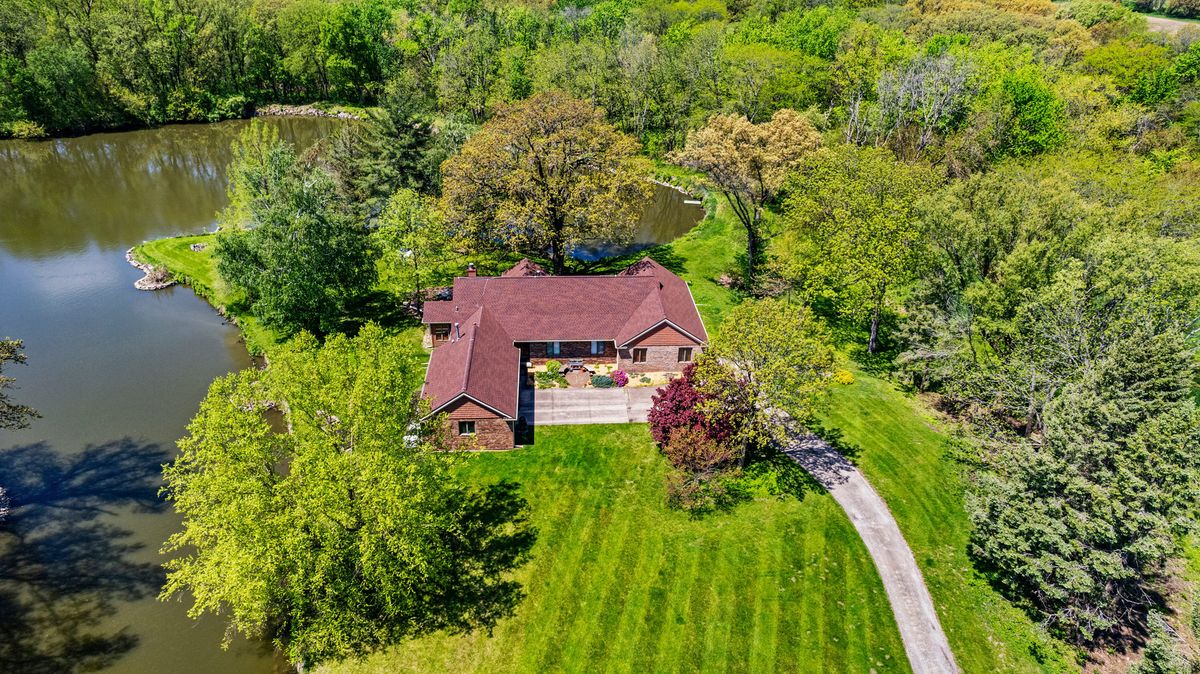 3262 Greenwood Drive, Dewey, IL 61840