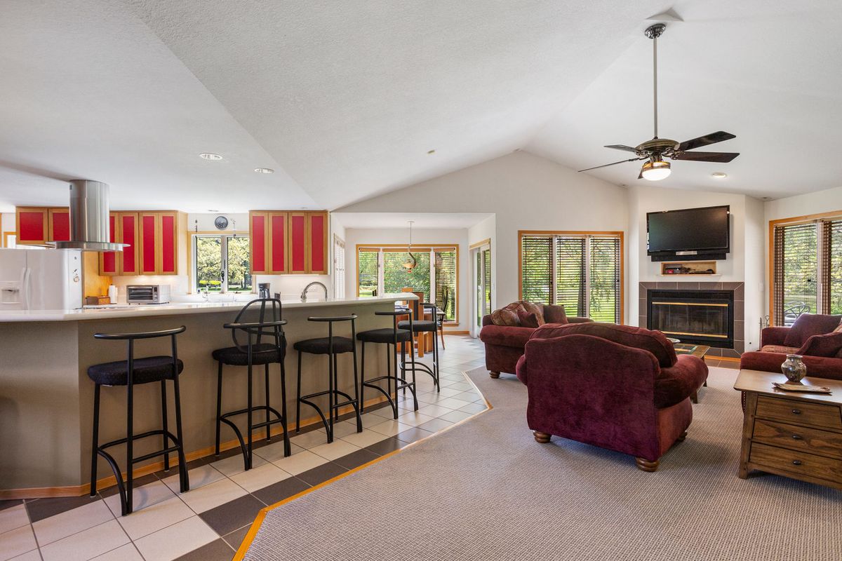 3262 Greenwood Drive, Dewey, IL 61840