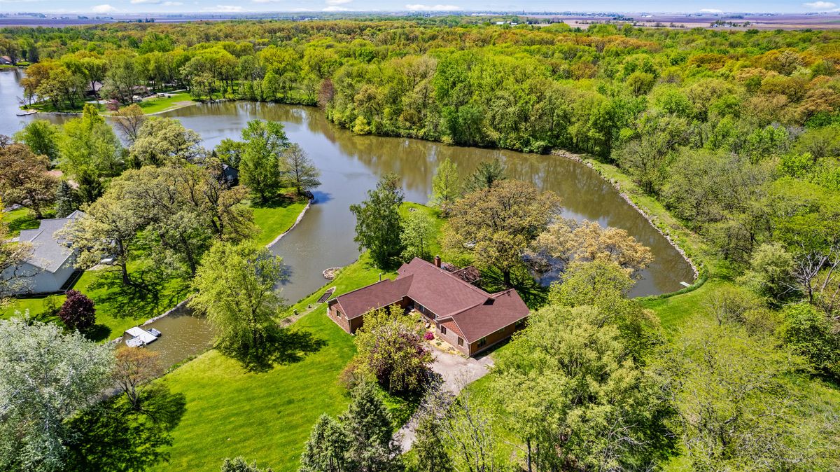 3262 Greenwood Drive, Dewey, IL 61840