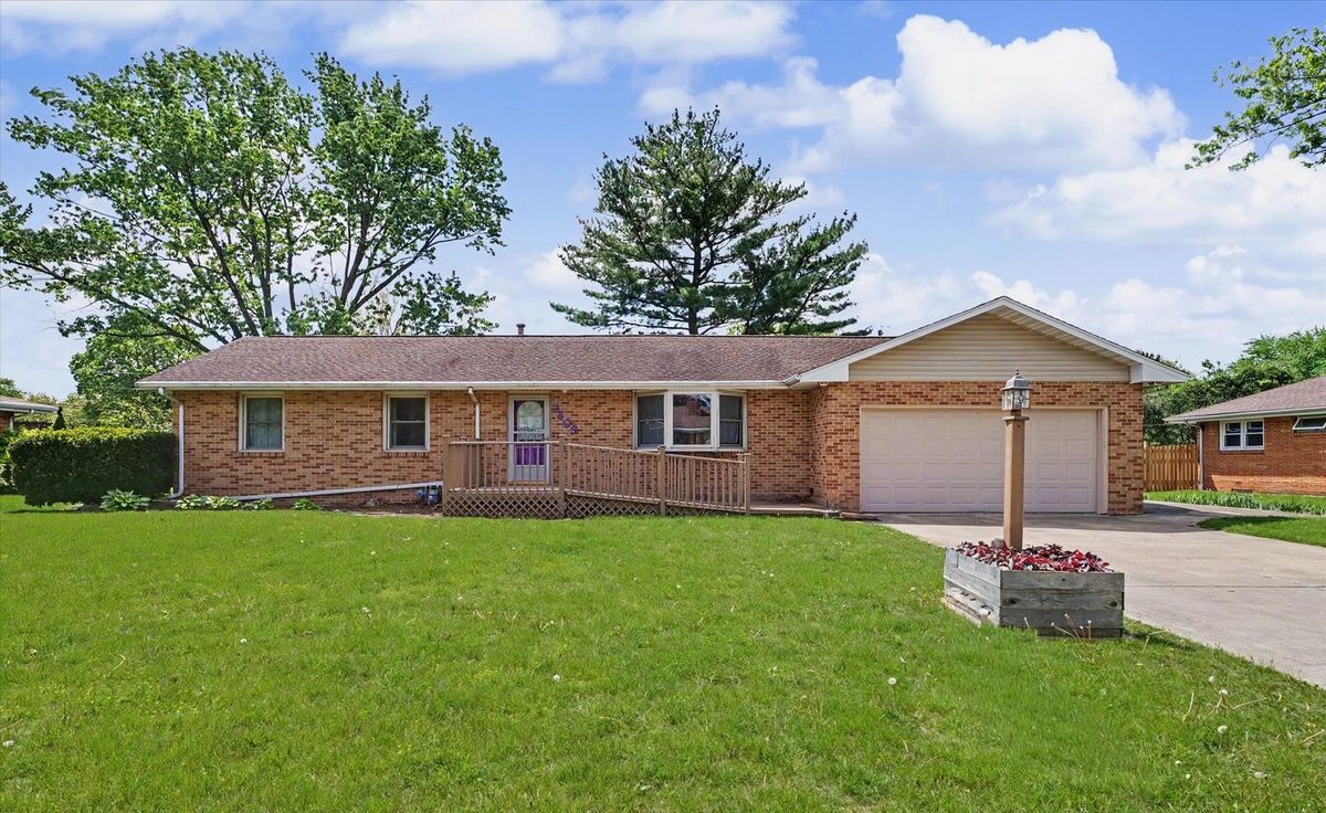 2409 John Drive, Urbana, IL 61802