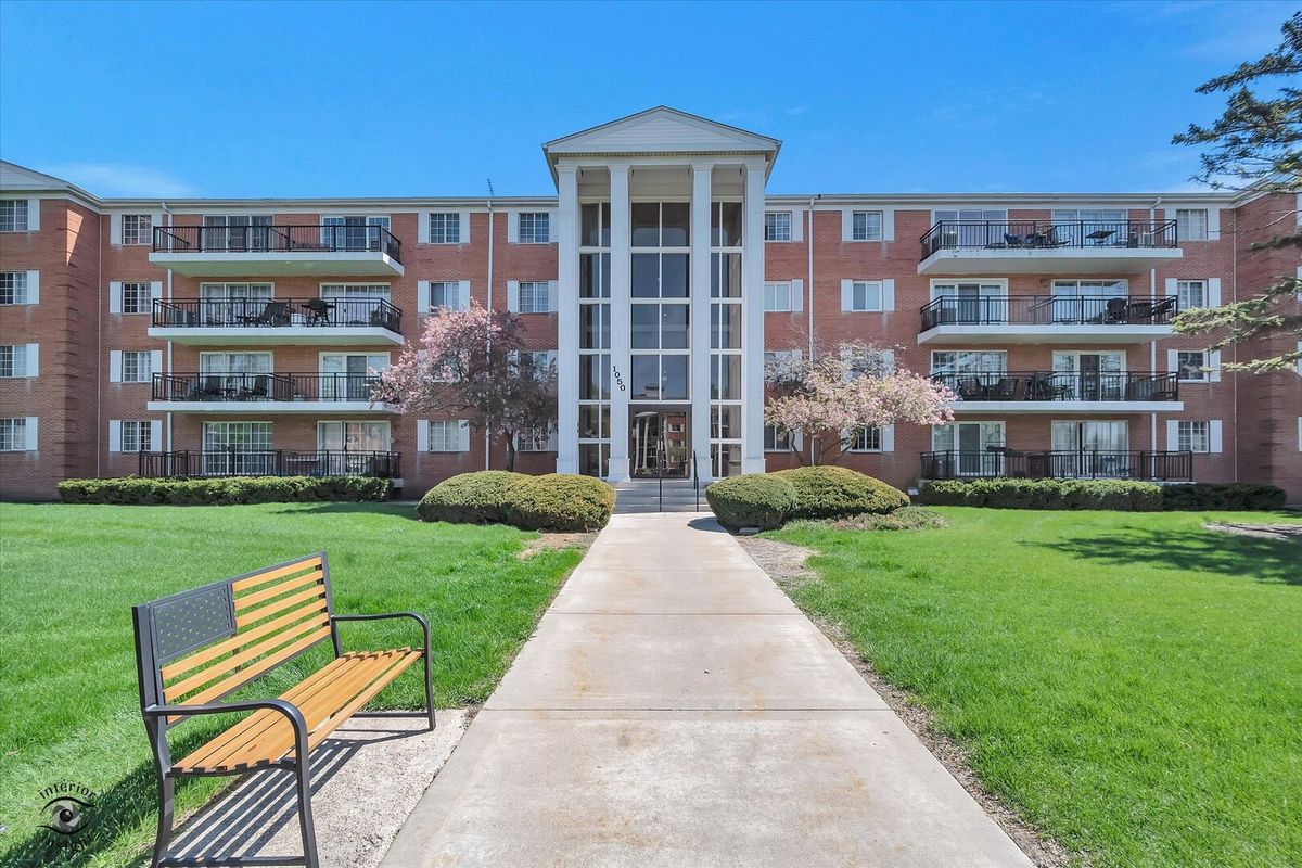 1050 Farnsworth Avenue, Aurora, IL 60505