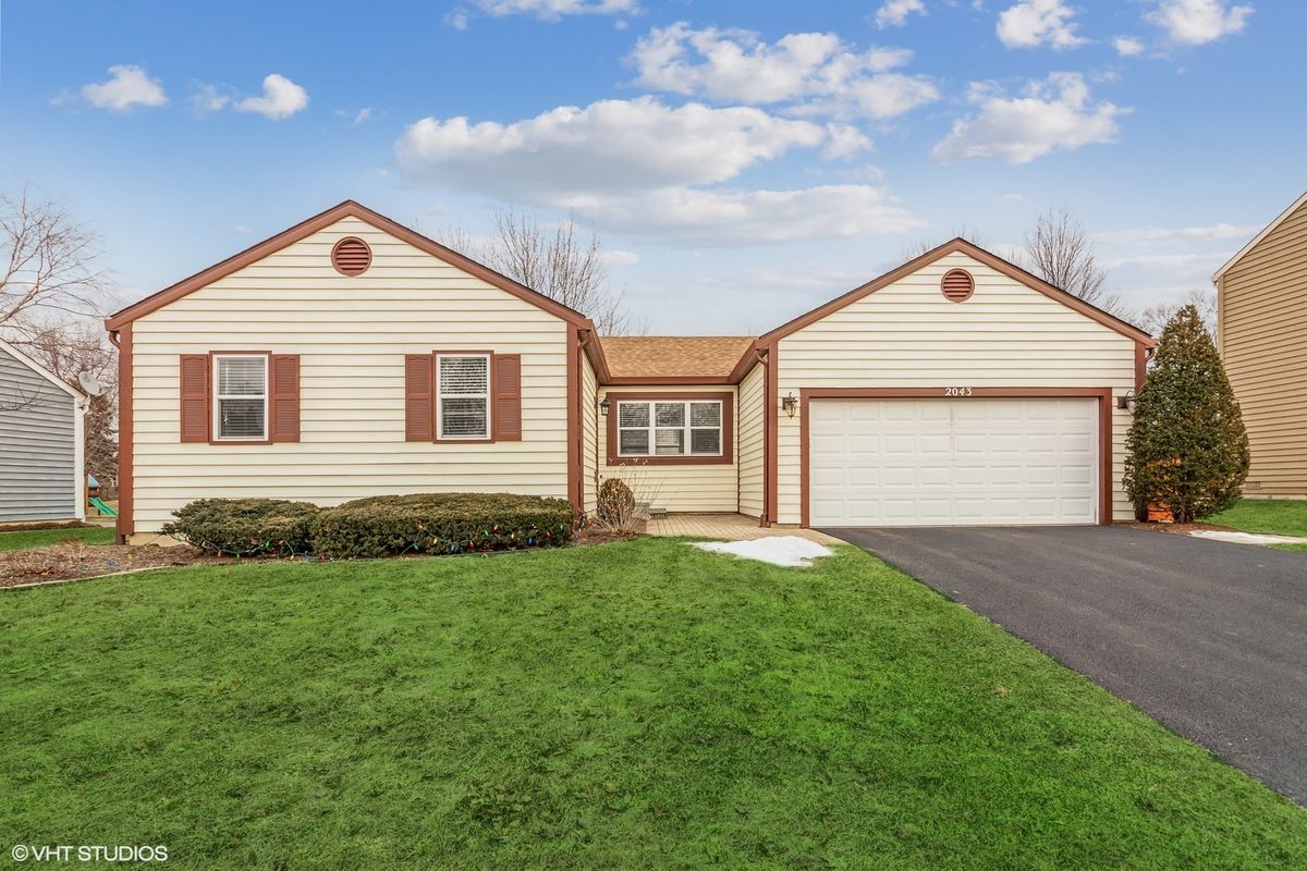 2043 University Drive, Naperville, IL 60565