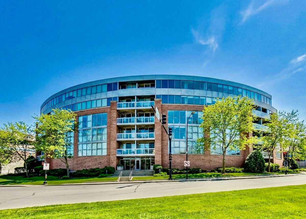 1228 EMERSON Street, Evanston, IL 60201